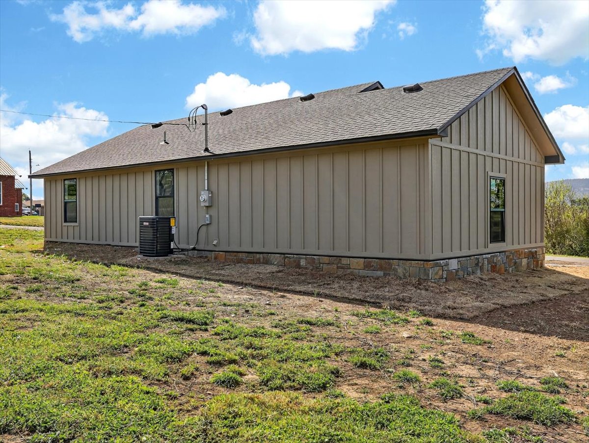 301 Swanson Road Property Photo 8