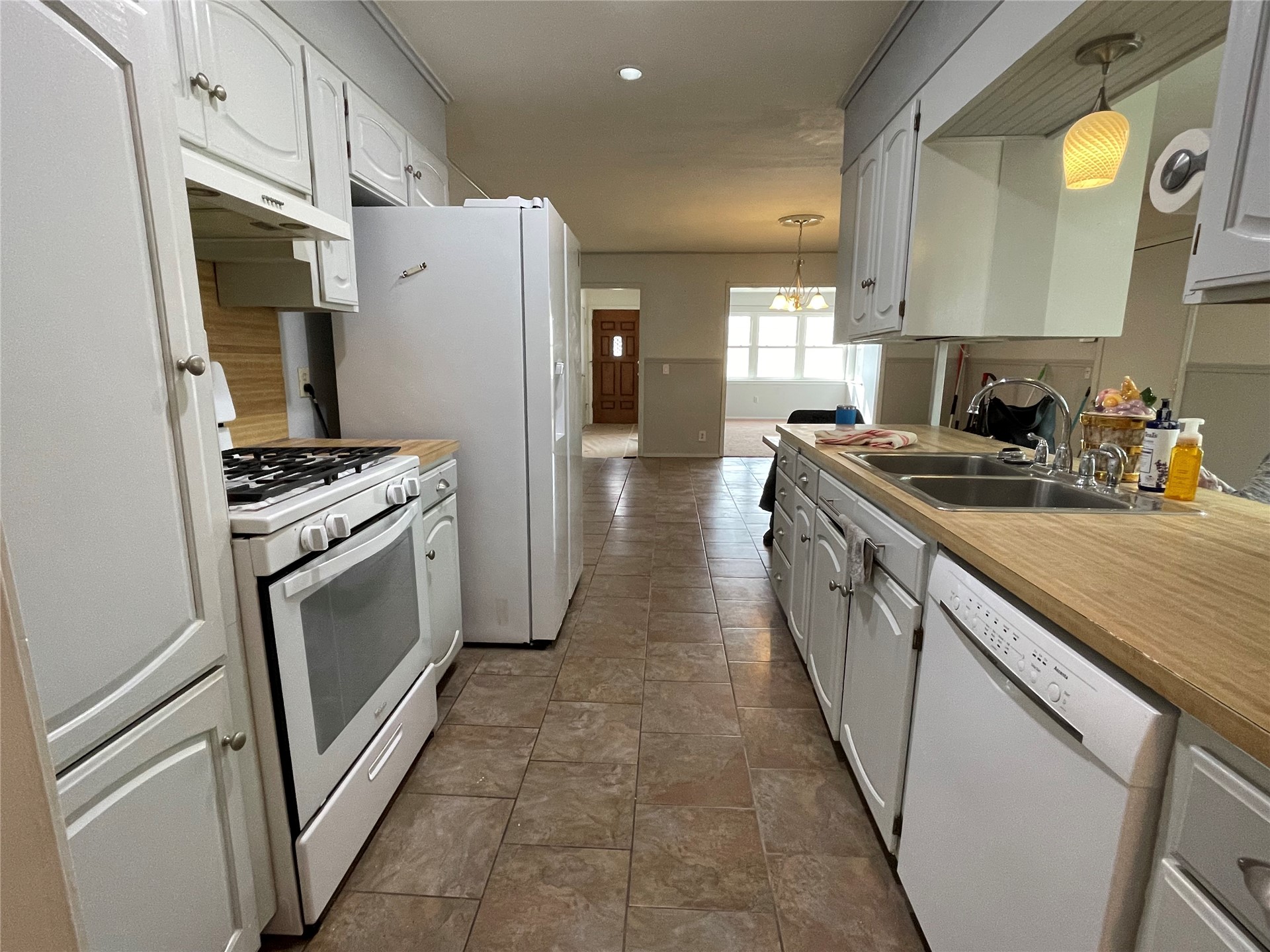 409 S Fern Avenue Property Photo 5