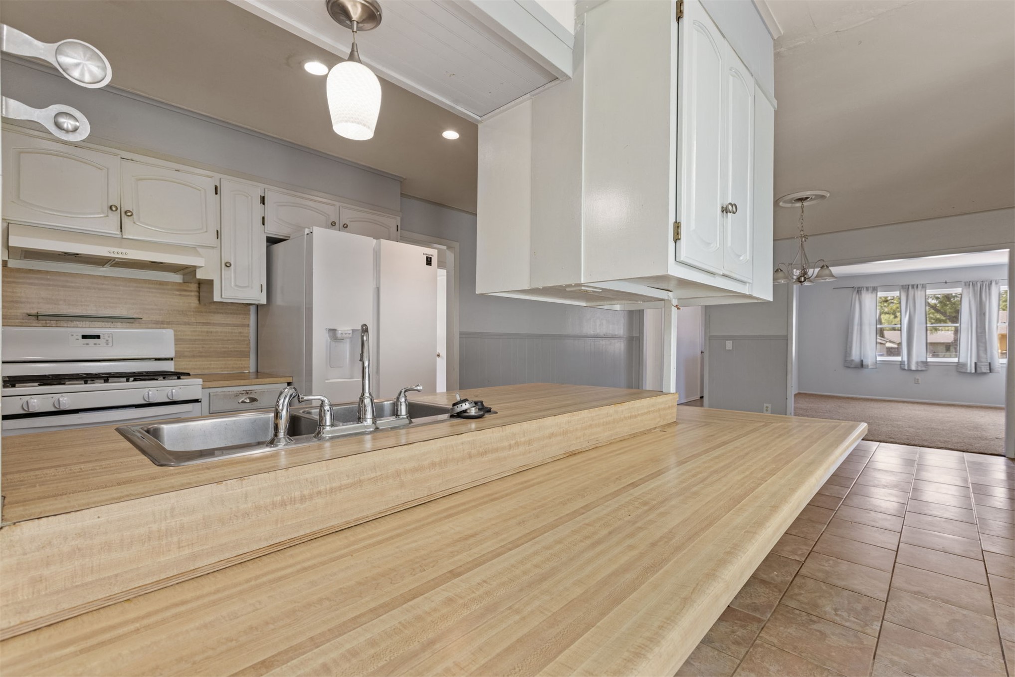 409 S Fern Avenue Property Photo 16