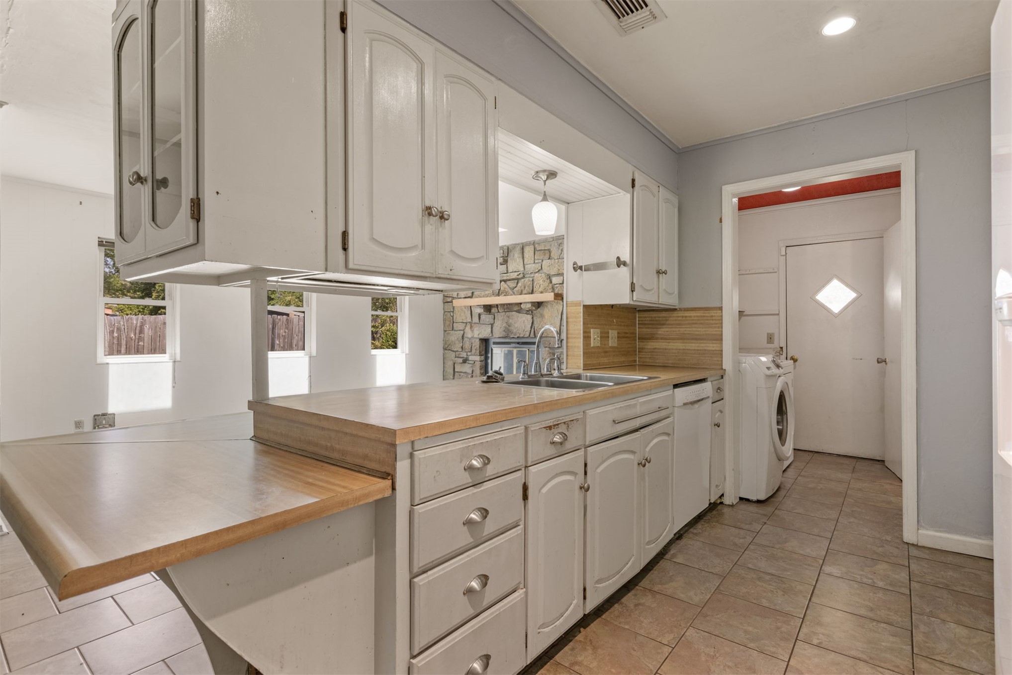 409 S Fern Avenue Property Photo 18