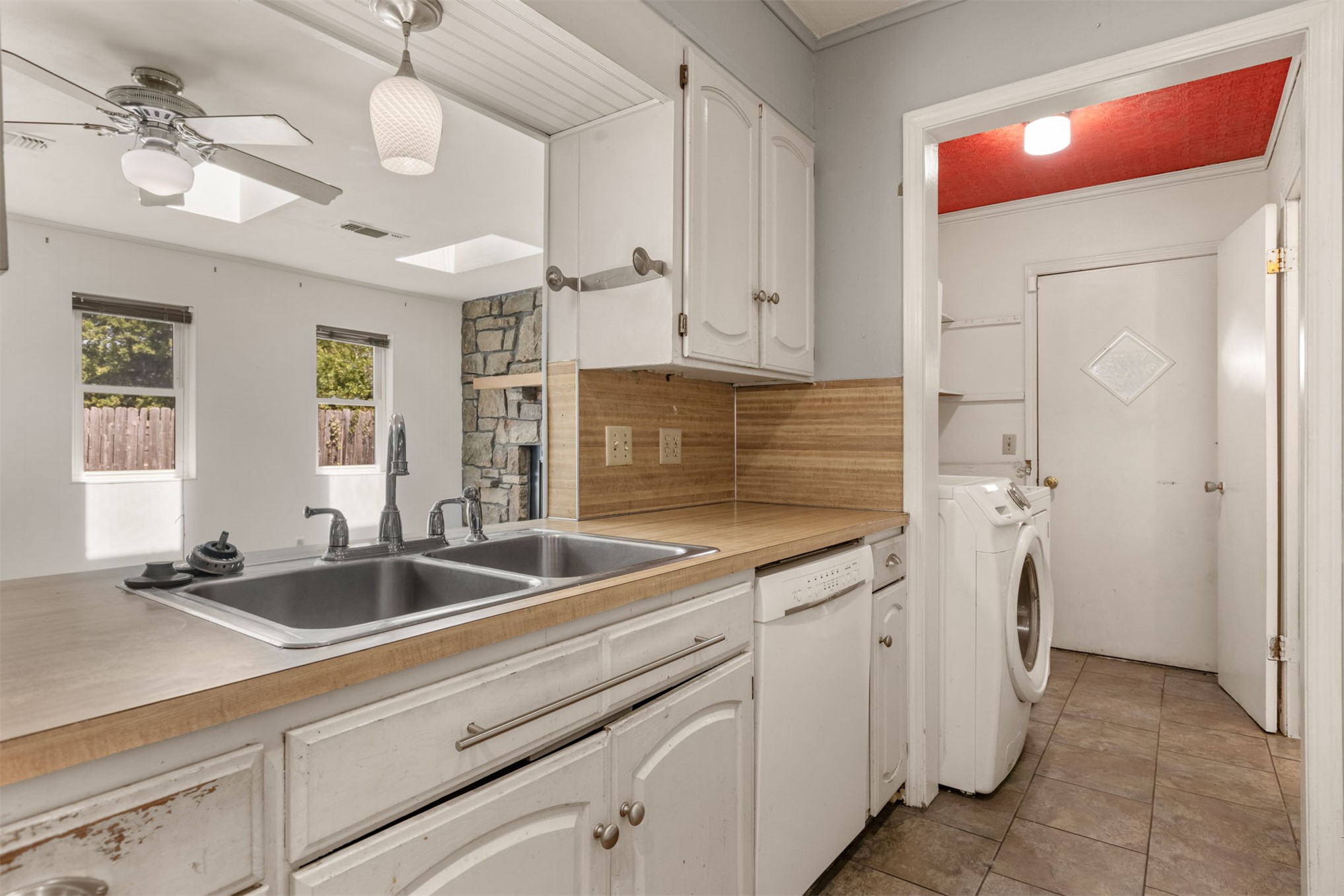409 S Fern Avenue Property Photo 20