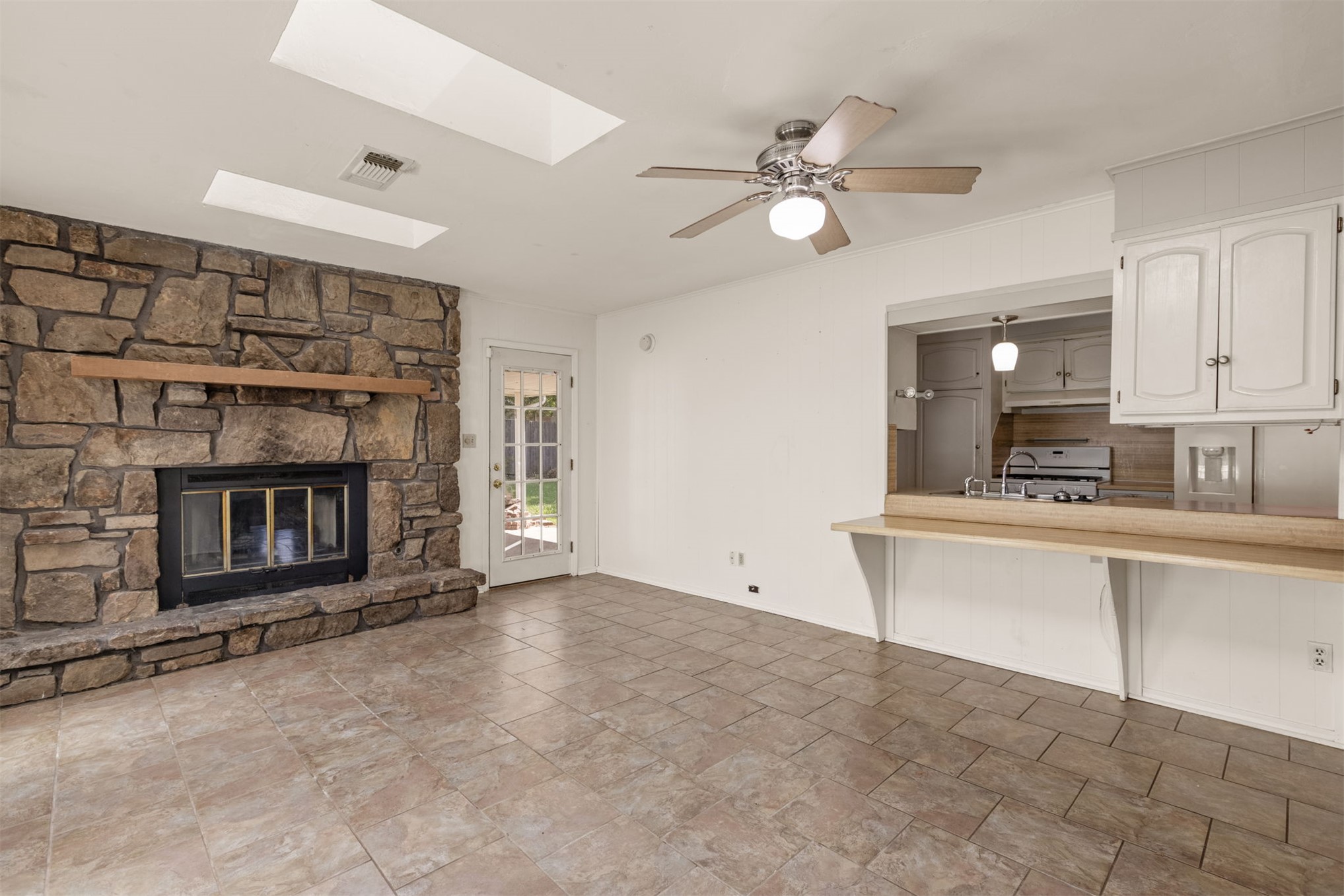 409 S Fern Avenue Property Photo 24