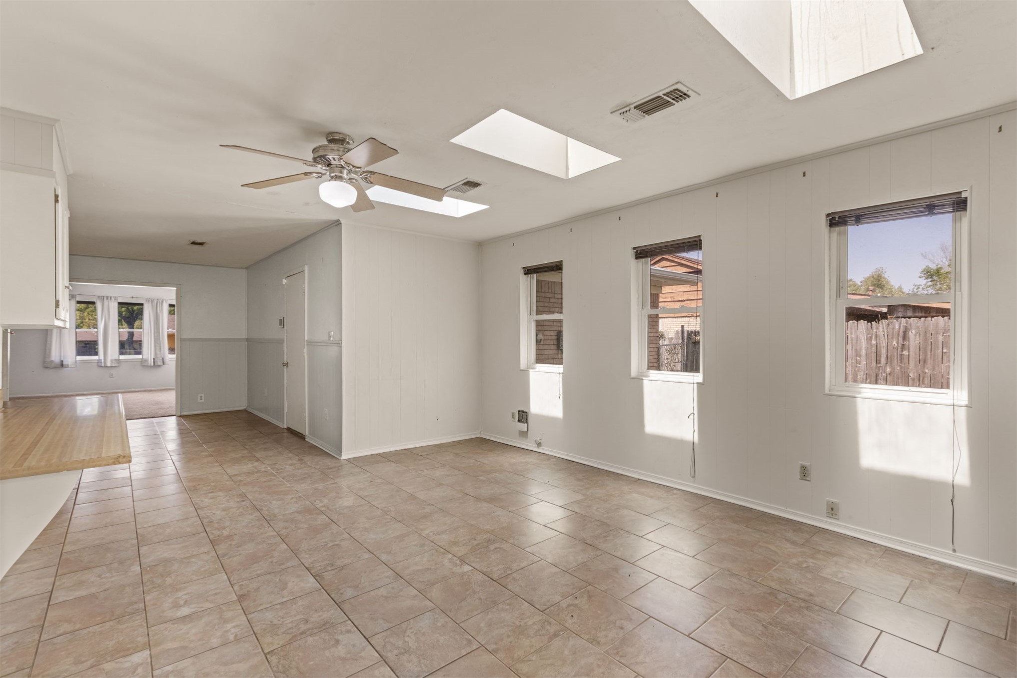 409 S Fern Avenue Property Photo 26