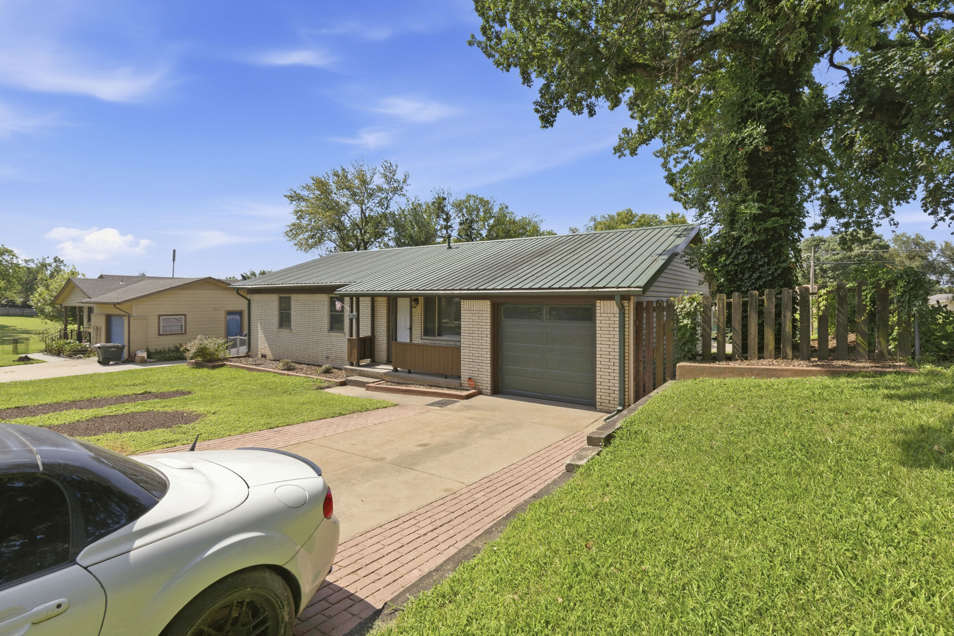 1112 Forest Drive
