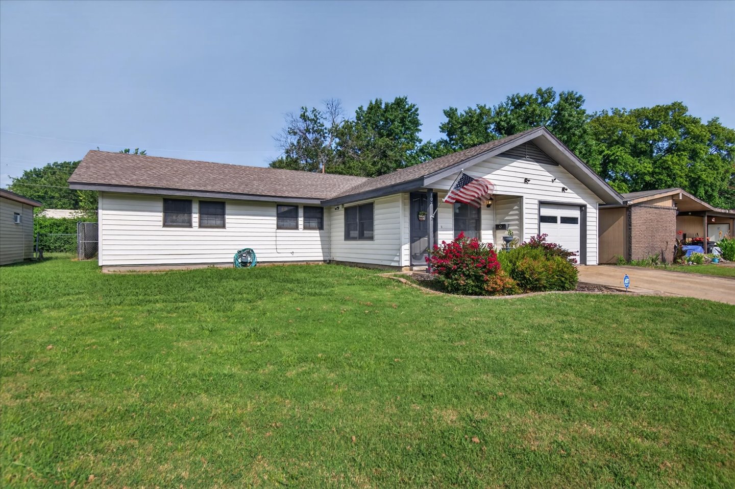 107 Mockingbird Property Photo 1