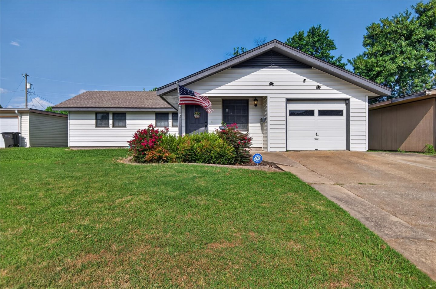 107 Mockingbird Property Photo 3