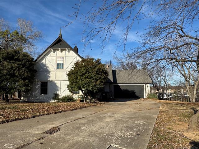 1805 N Hickory Place Property Photo 1