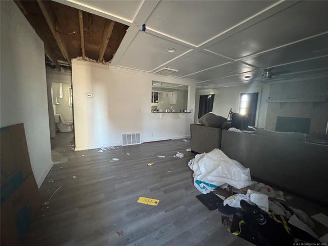 1805 N Hickory Place Property Photo 3