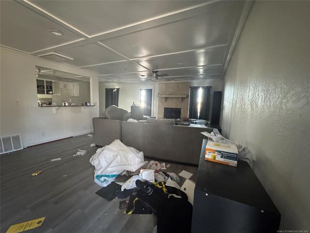 1805 N Hickory Place Property Photo 4