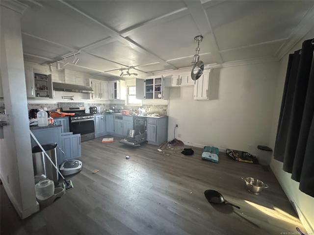 1805 N Hickory Place Property Photo 8