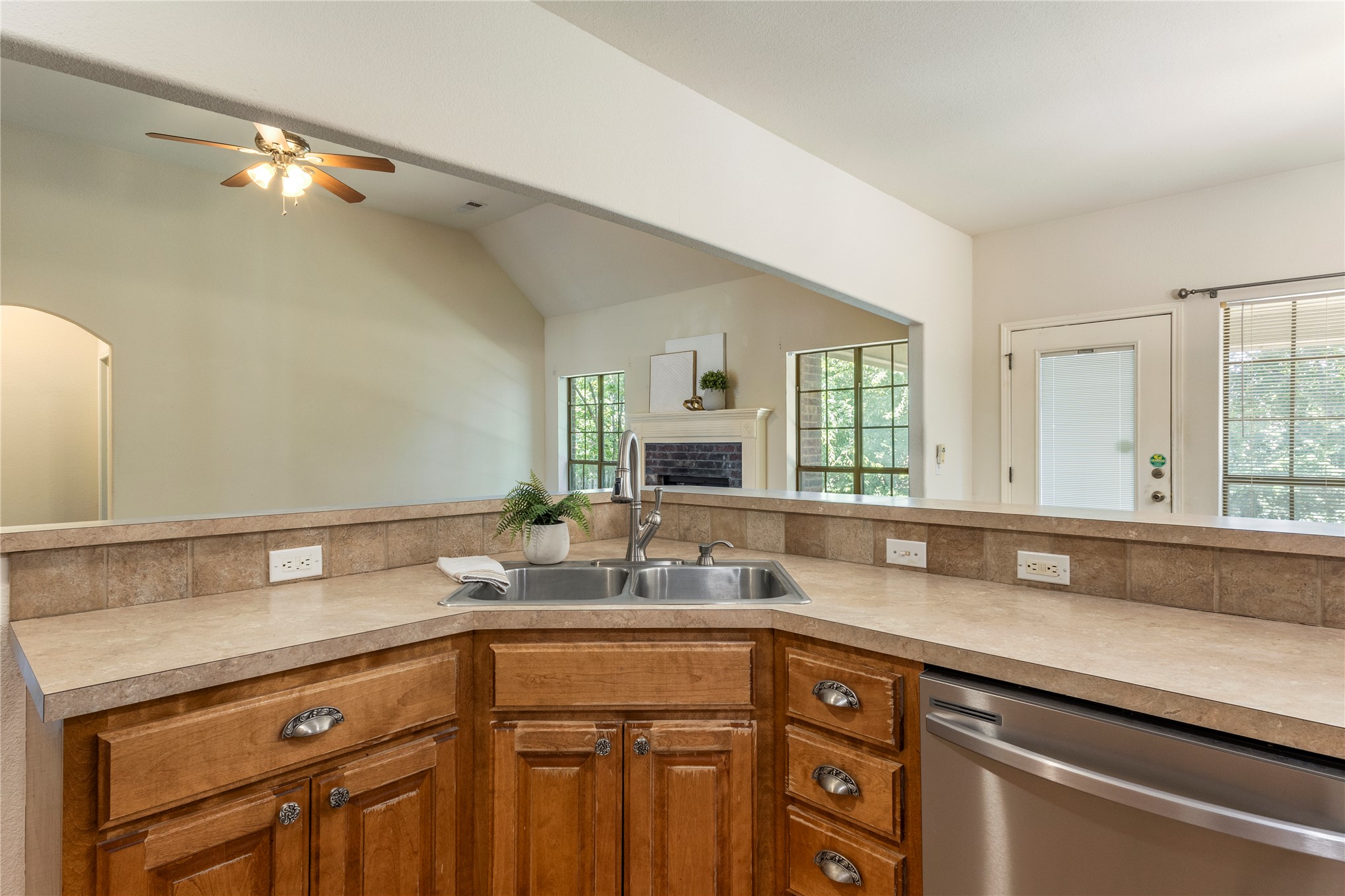 2404 S 10th Street Property Photo 15