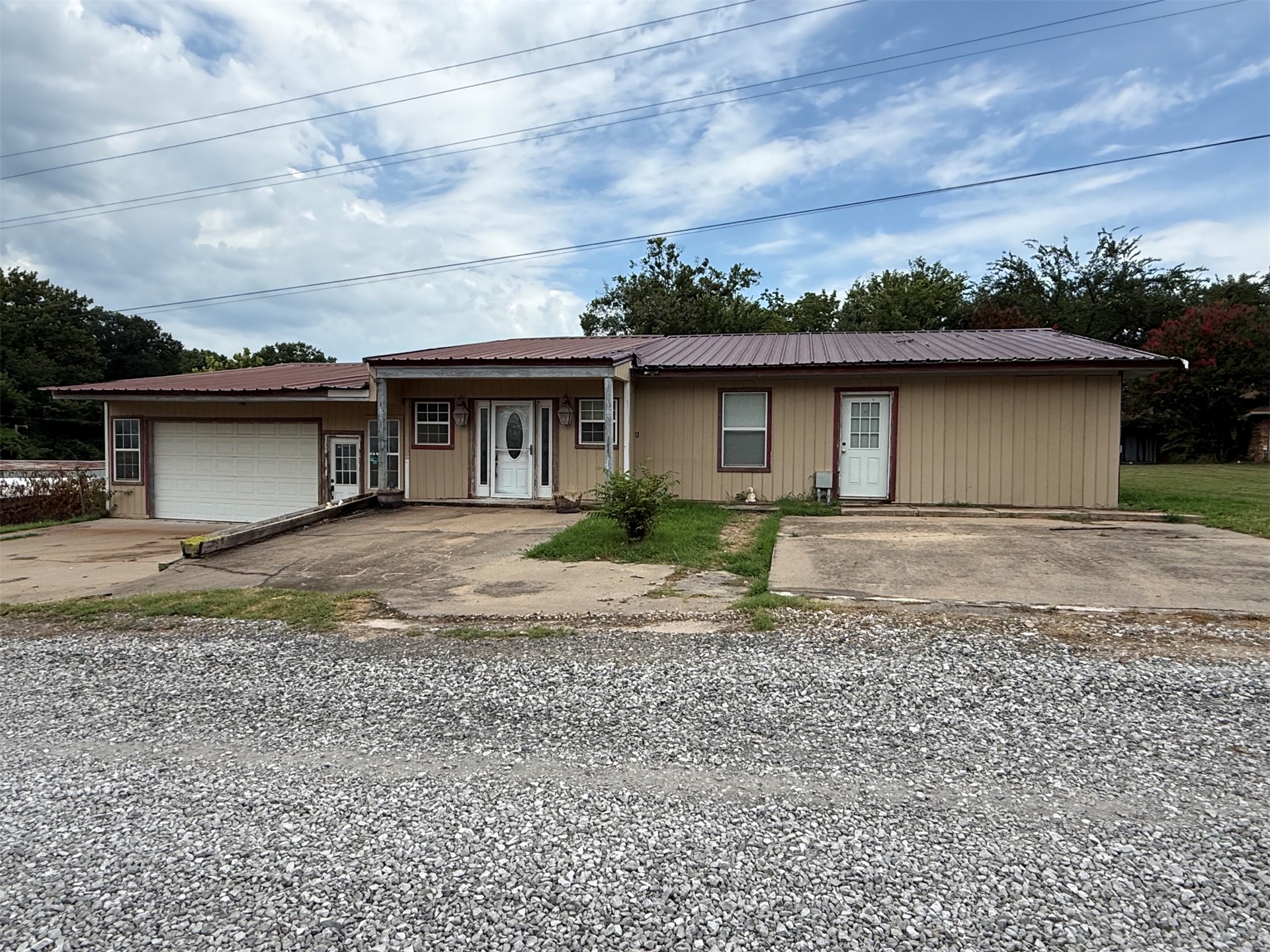 417705 E 1210 Road Property Photo 1