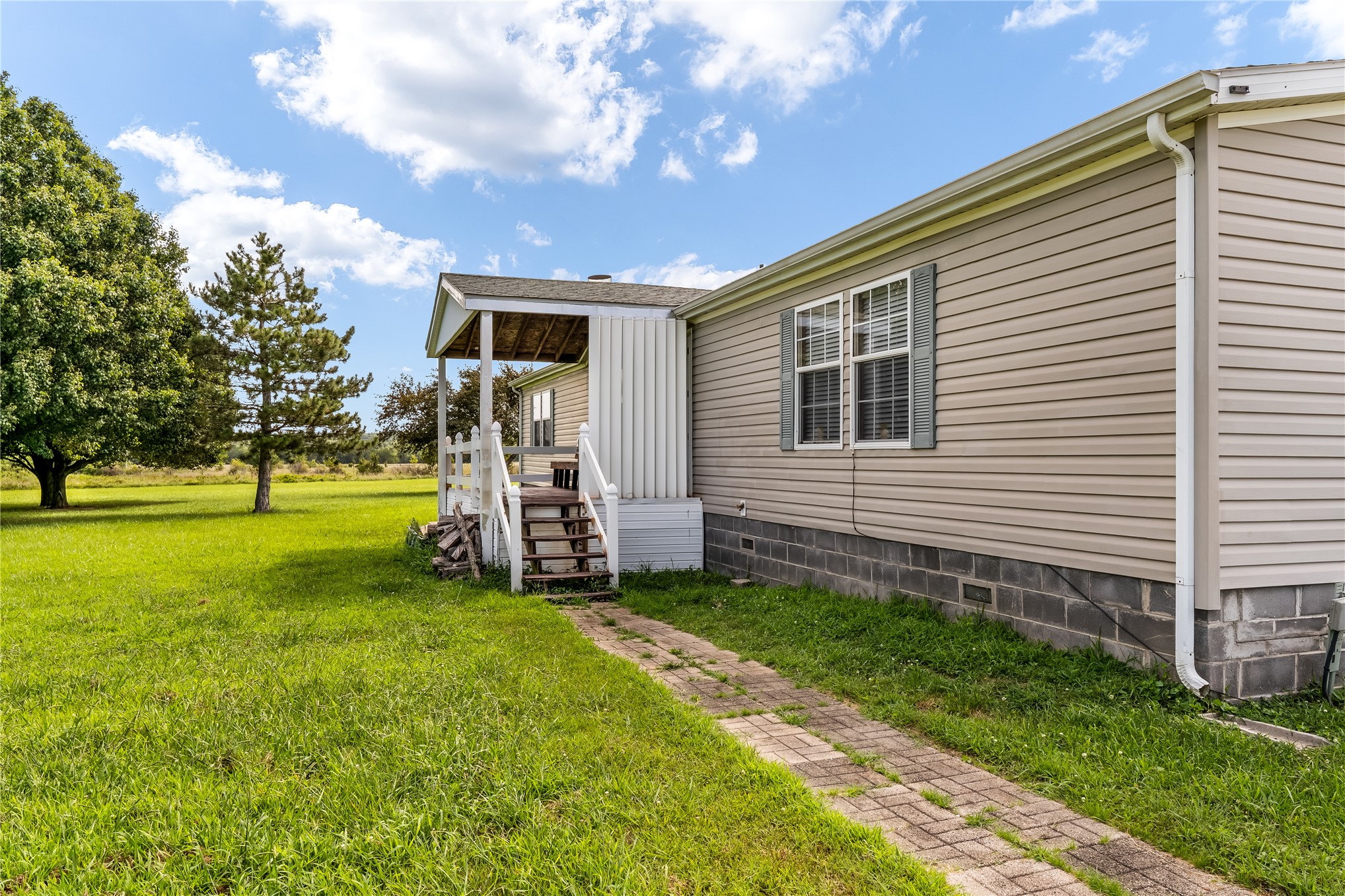 436257 E 210 Road Property Photo 2
