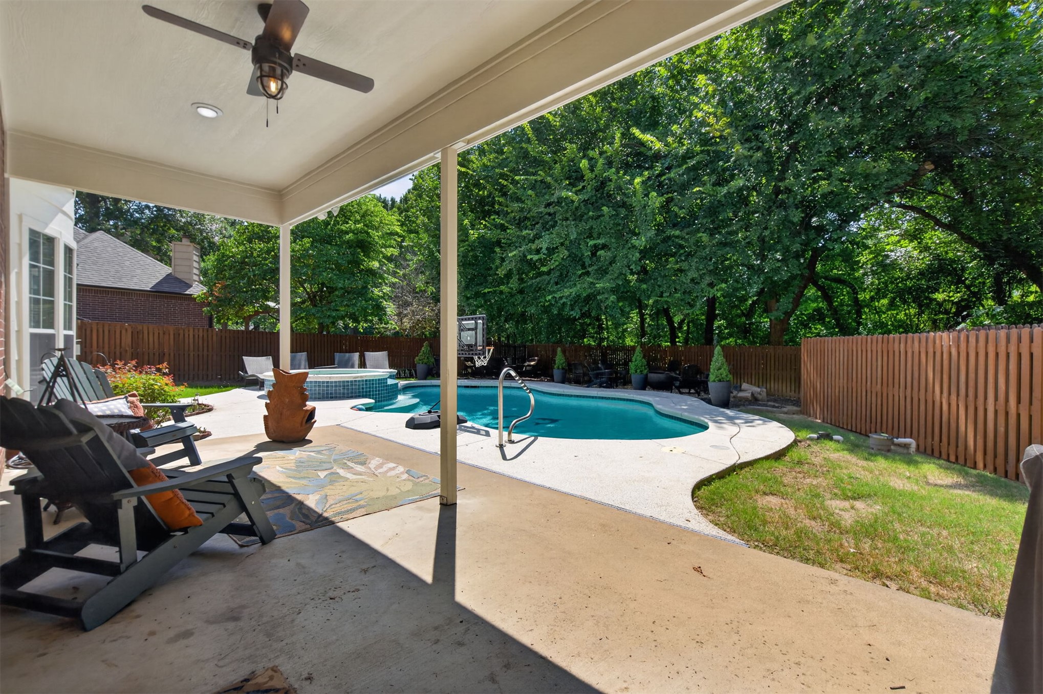 2400 S Willow Avenue Property Photo 32
