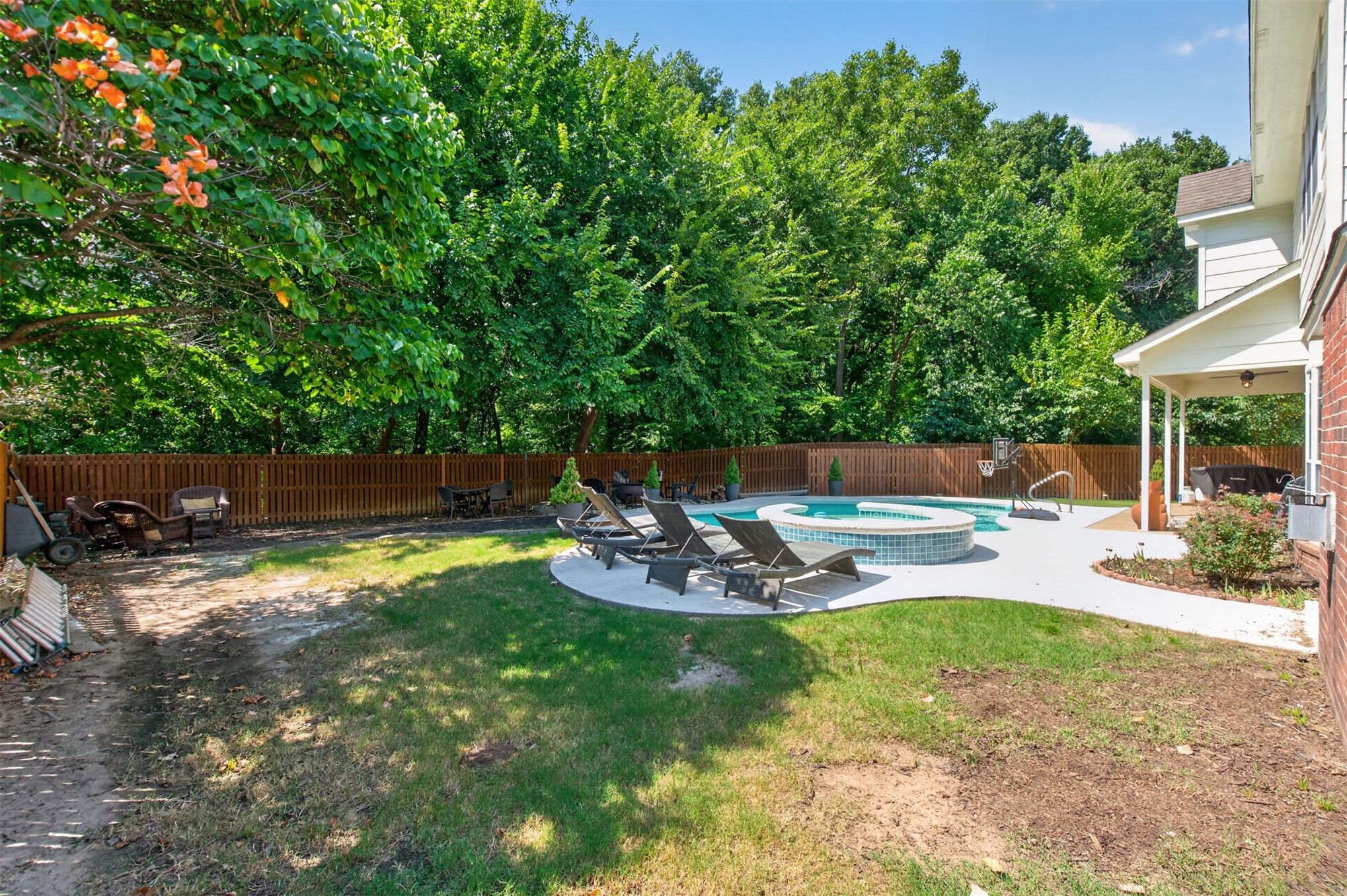 2400 S Willow Avenue Property Photo 33