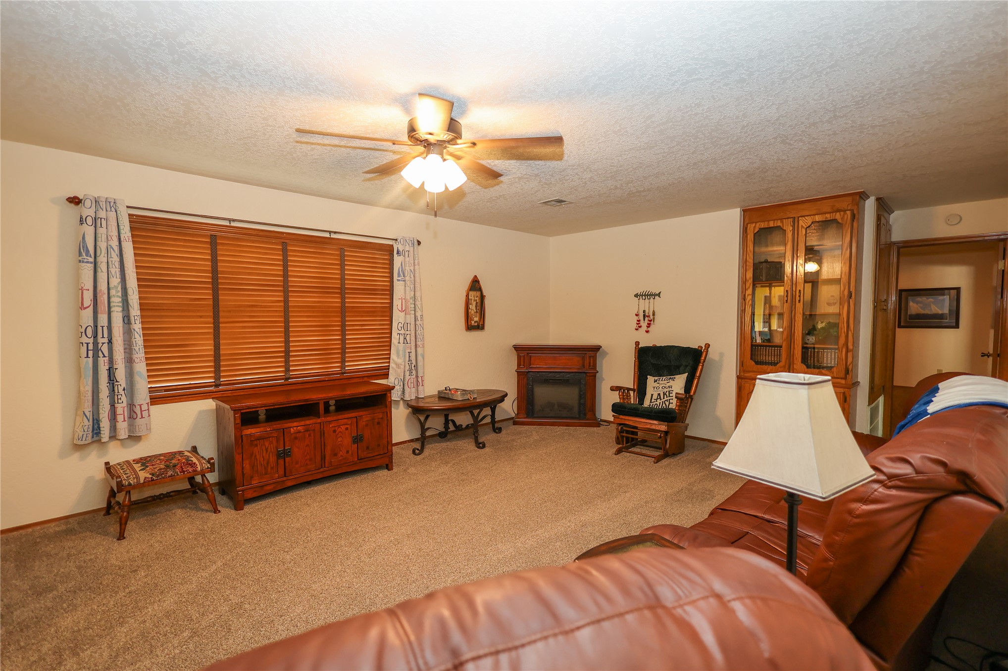 2030 Castle Rock Drive Property Photo 3