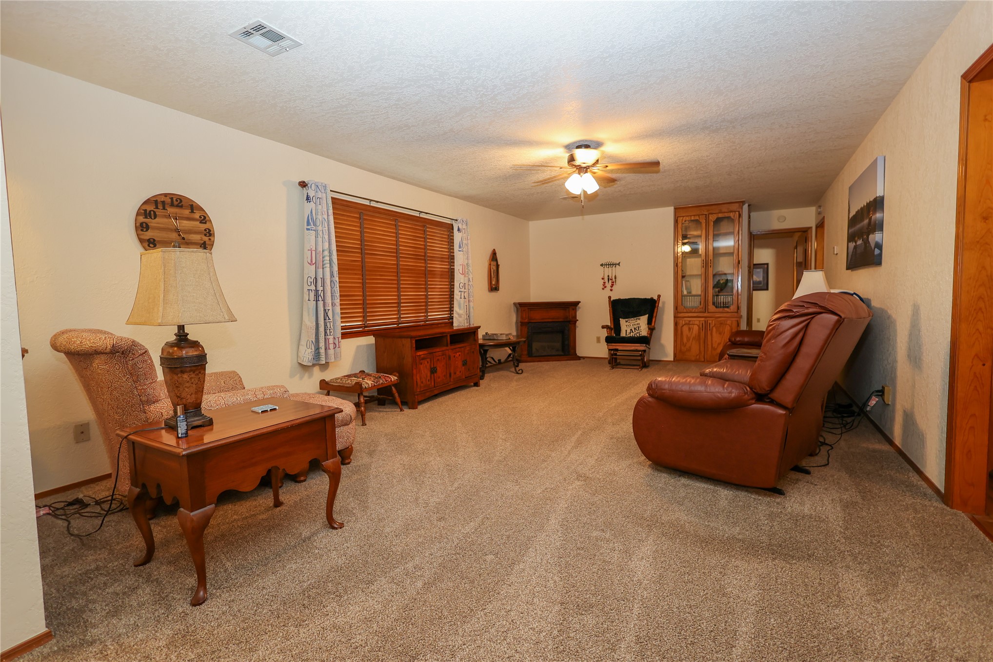 2030 Castle Rock Drive Property Photo 4