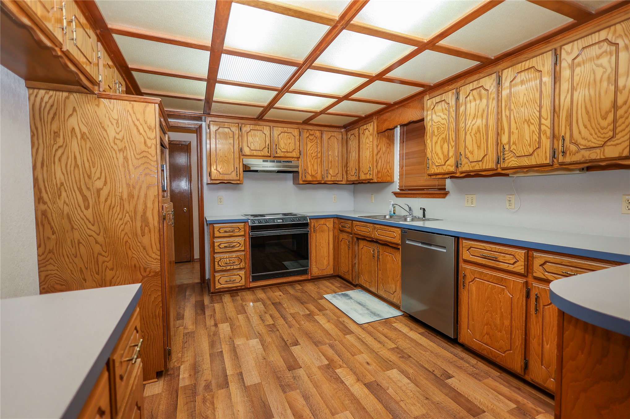 2030 Castle Rock Drive Property Photo 6