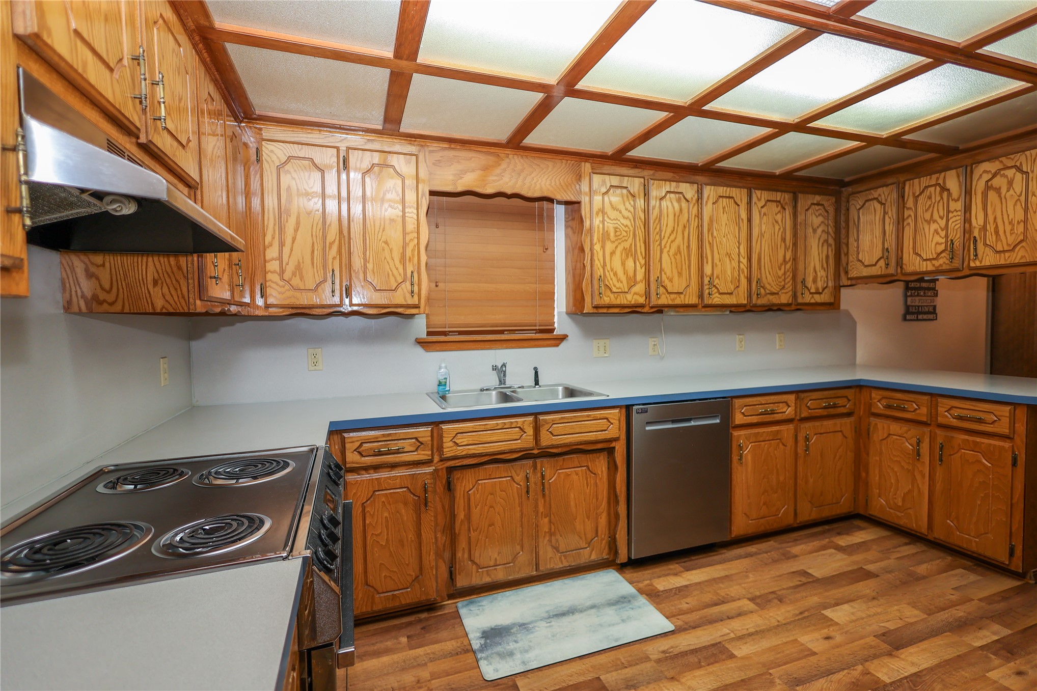 2030 Castle Rock Drive Property Photo 7