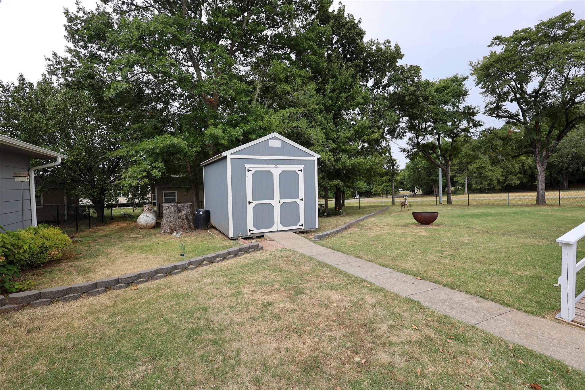 2030 Castle Rock Drive Property Photo 24