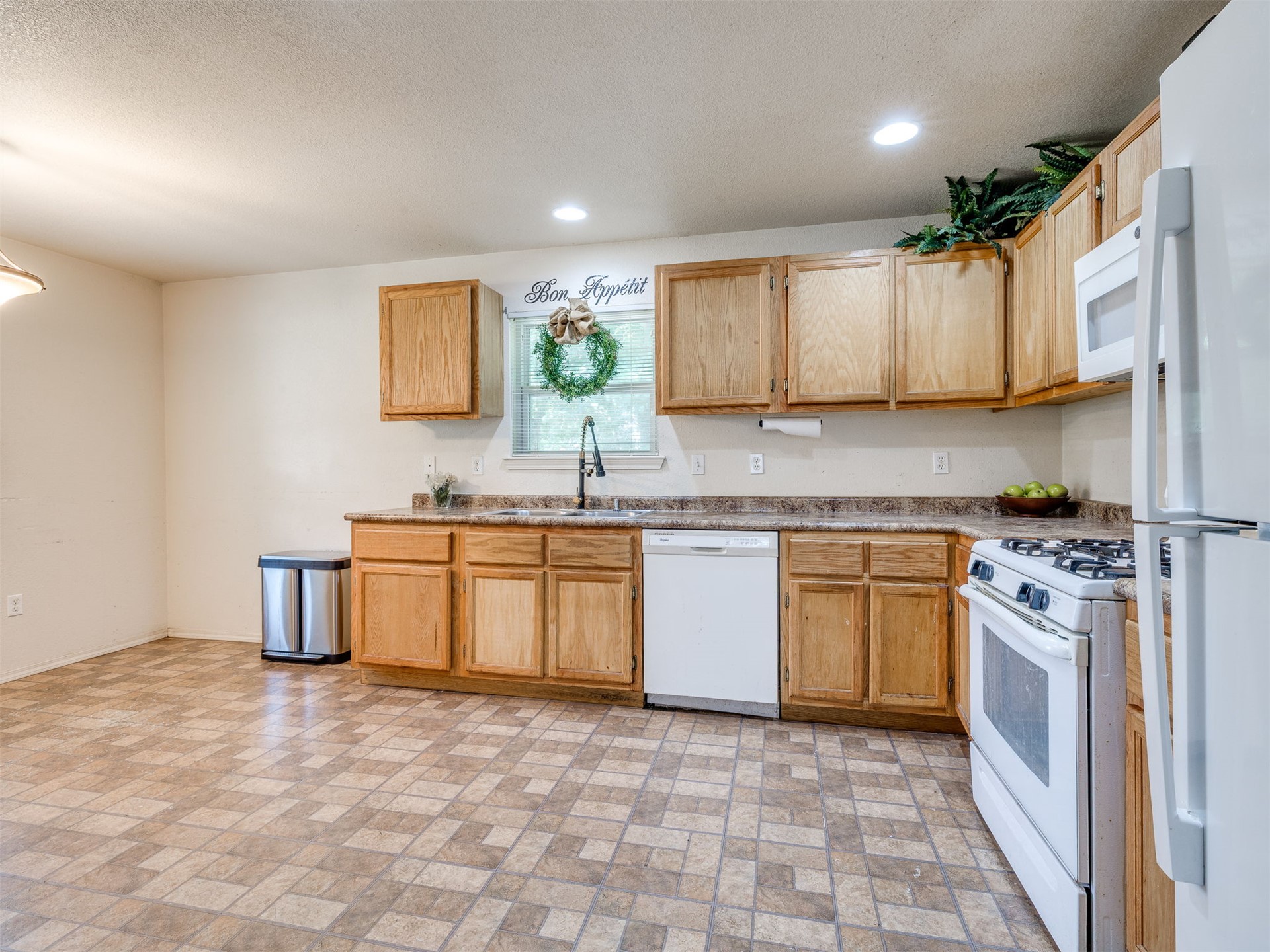 2655 N Quaker Avenue Property Photo 8