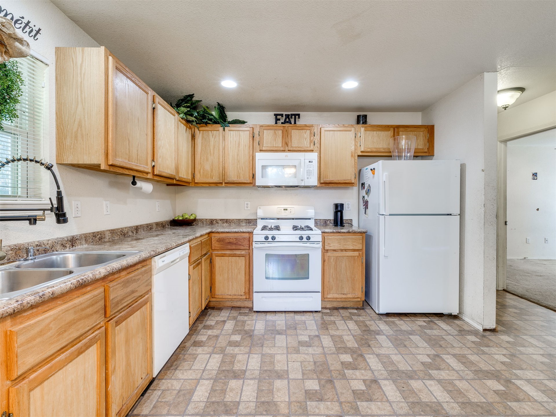 2655 N Quaker Avenue Property Photo 10