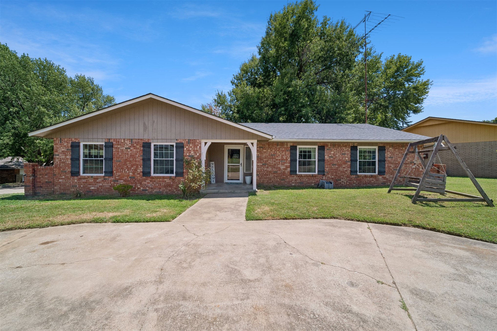 412 Beaumont Court Property Photo 1