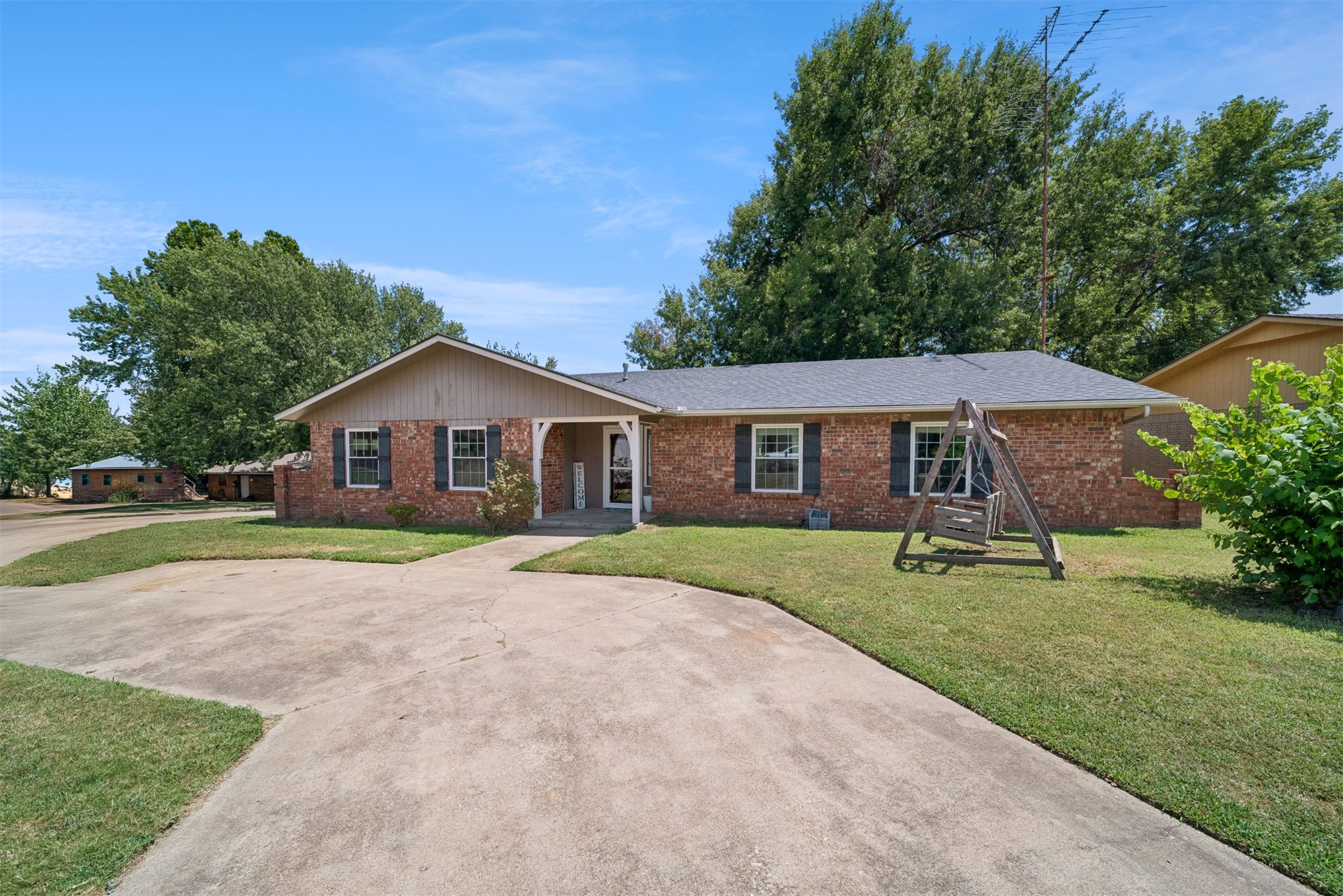 412 Beaumont Court Property Photo 2