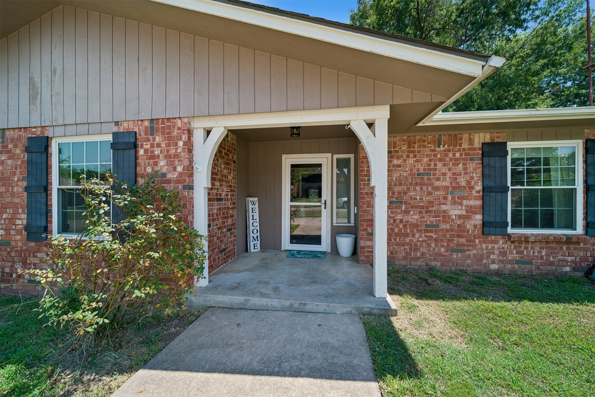 412 Beaumont Court Property Photo 3