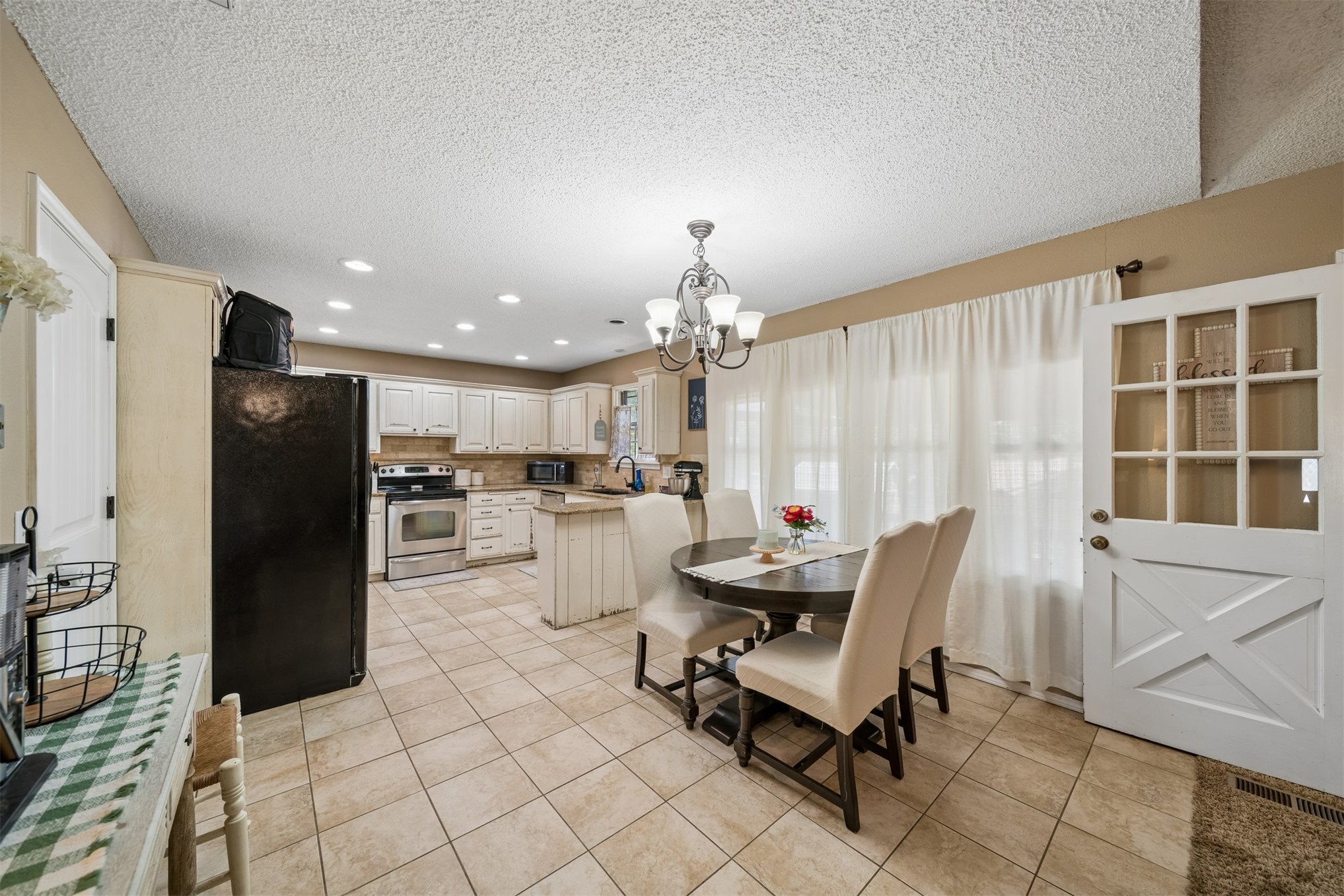 412 Beaumont Court Property Photo 9