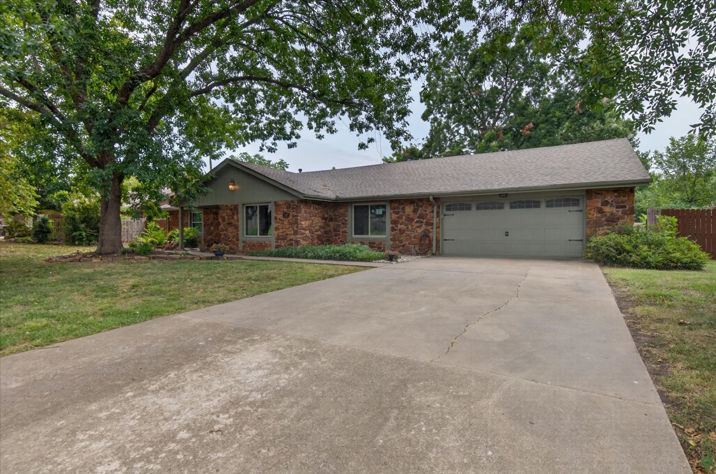 2417 Georgetown Drive Property Photo 1