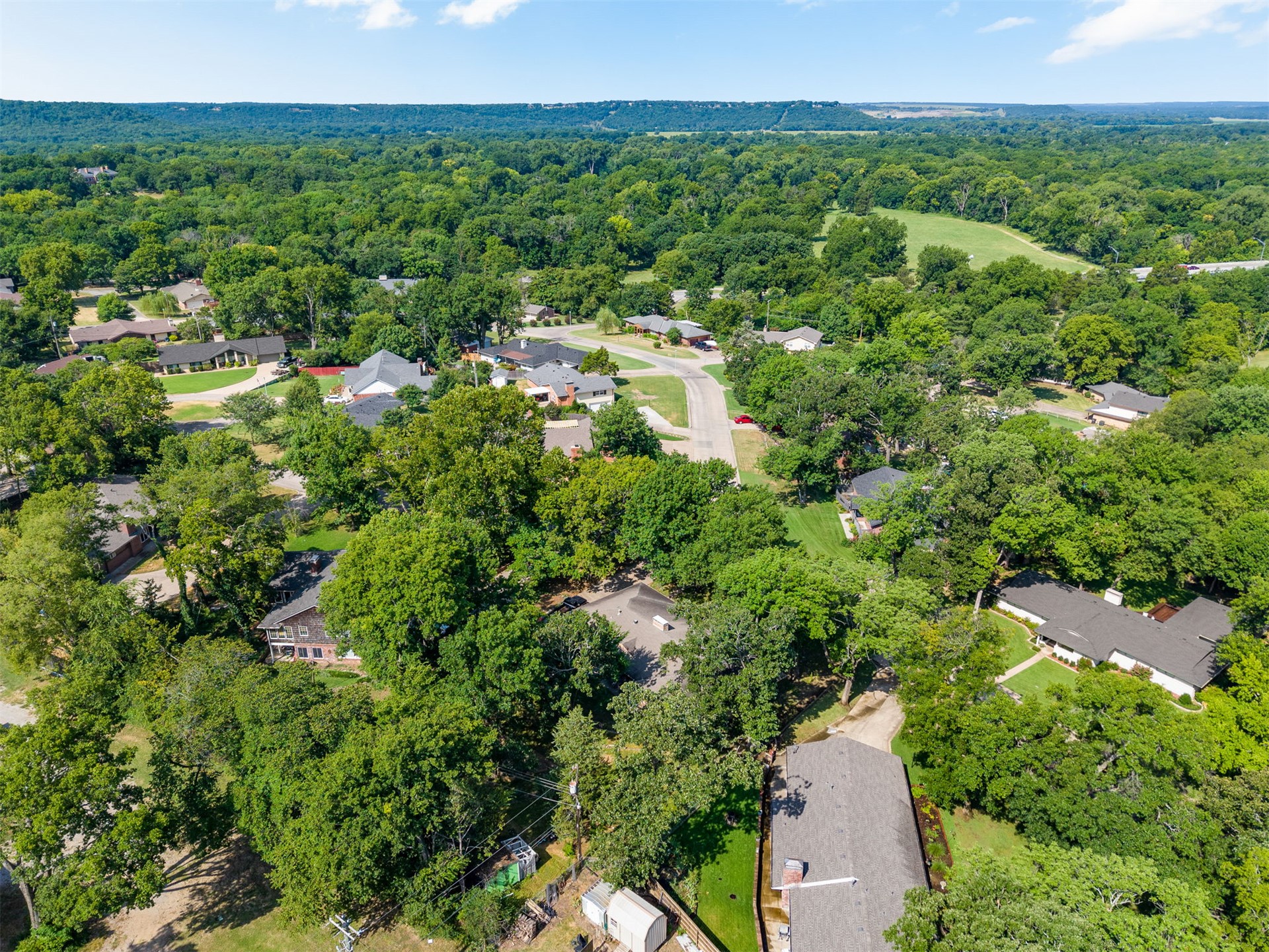 2210 Skyline Drive Property Photo 4