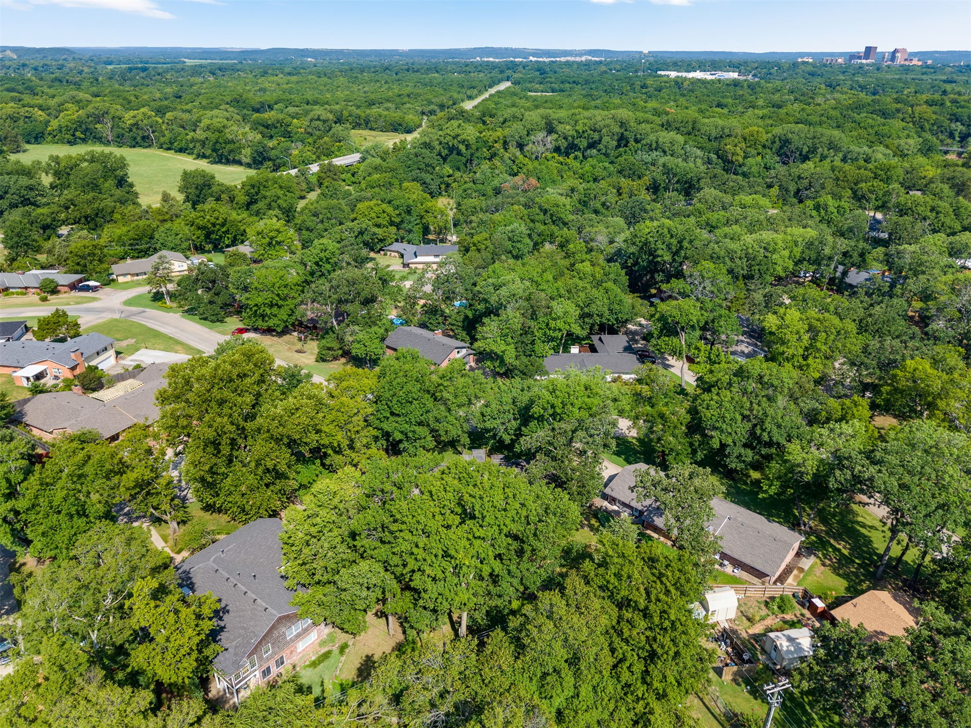 2210 Skyline Drive Property Photo 5