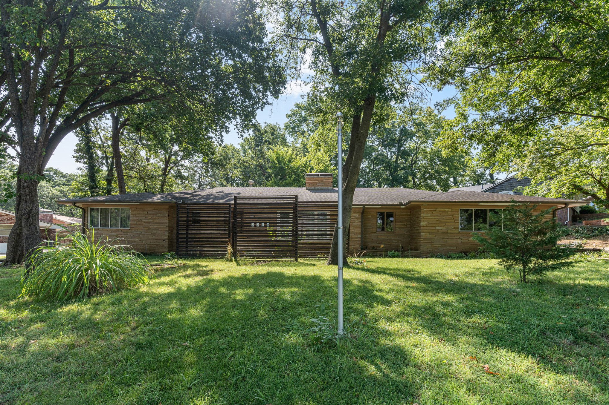 2210 Skyline Drive Property Photo 12