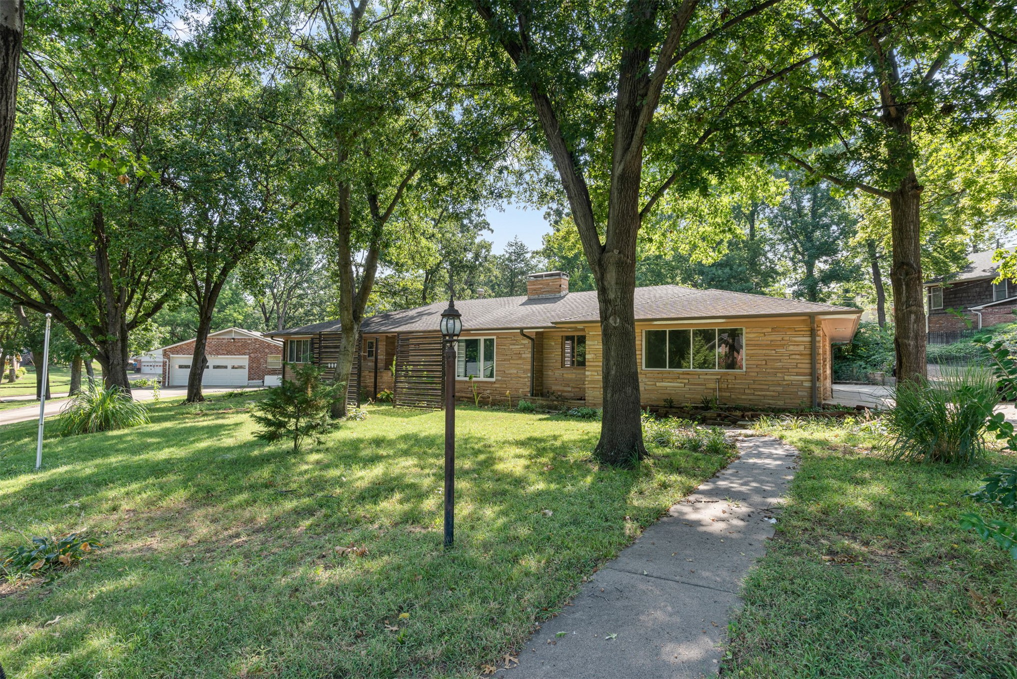 2210 Skyline Drive Property Photo 13