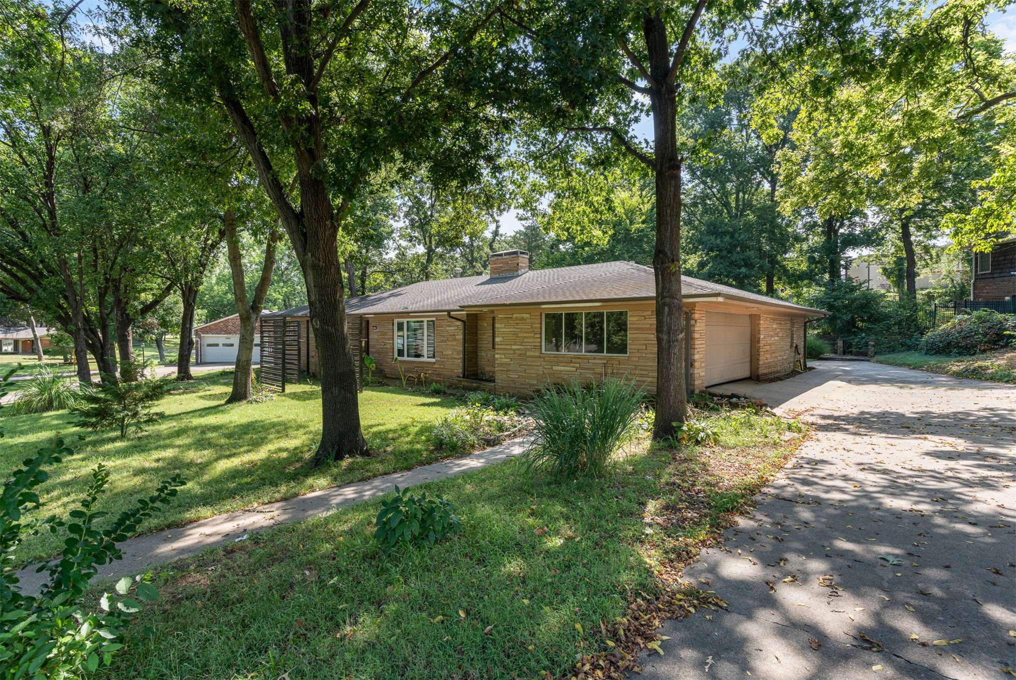 2210 Skyline Drive Property Photo 14