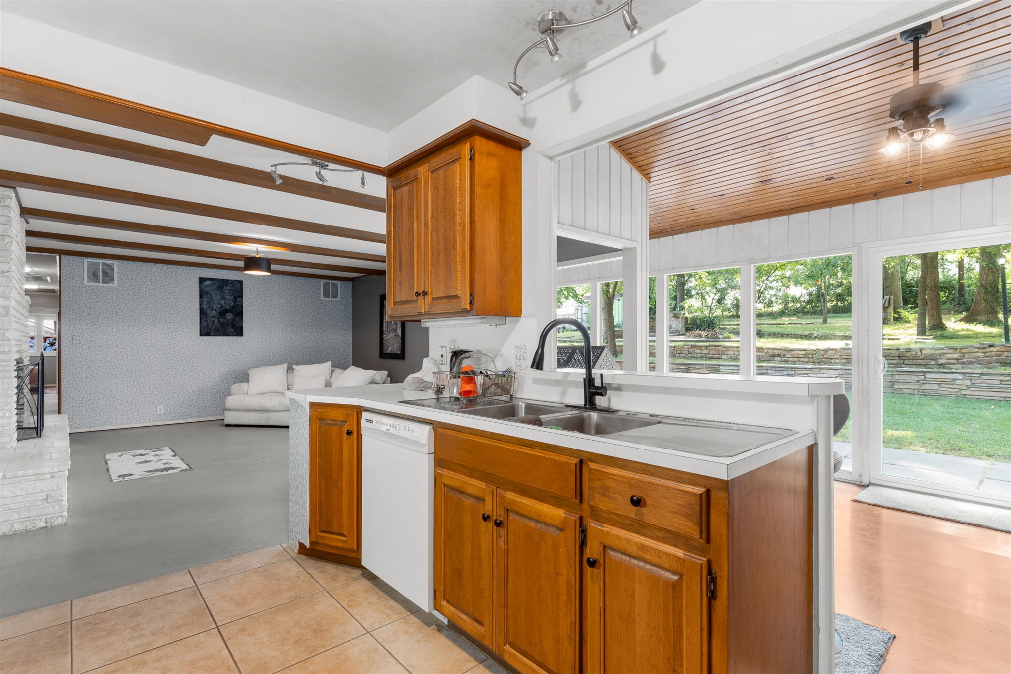 2210 Skyline Drive Property Photo 40