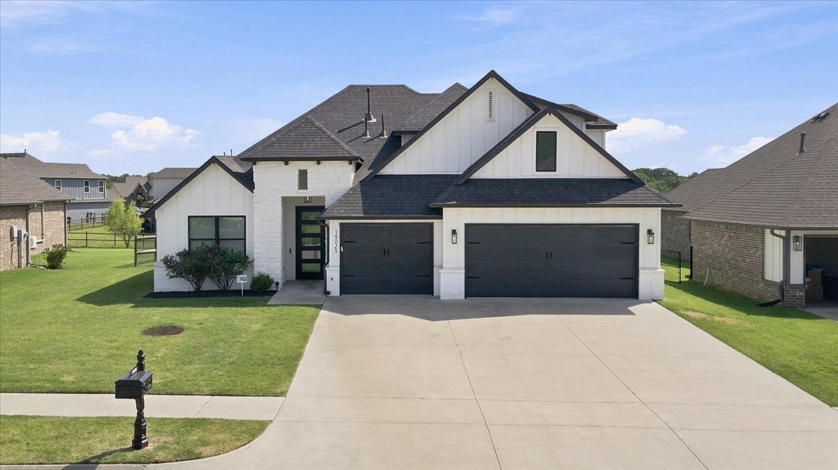 19025 E Ridgeline Road Property Photo 1