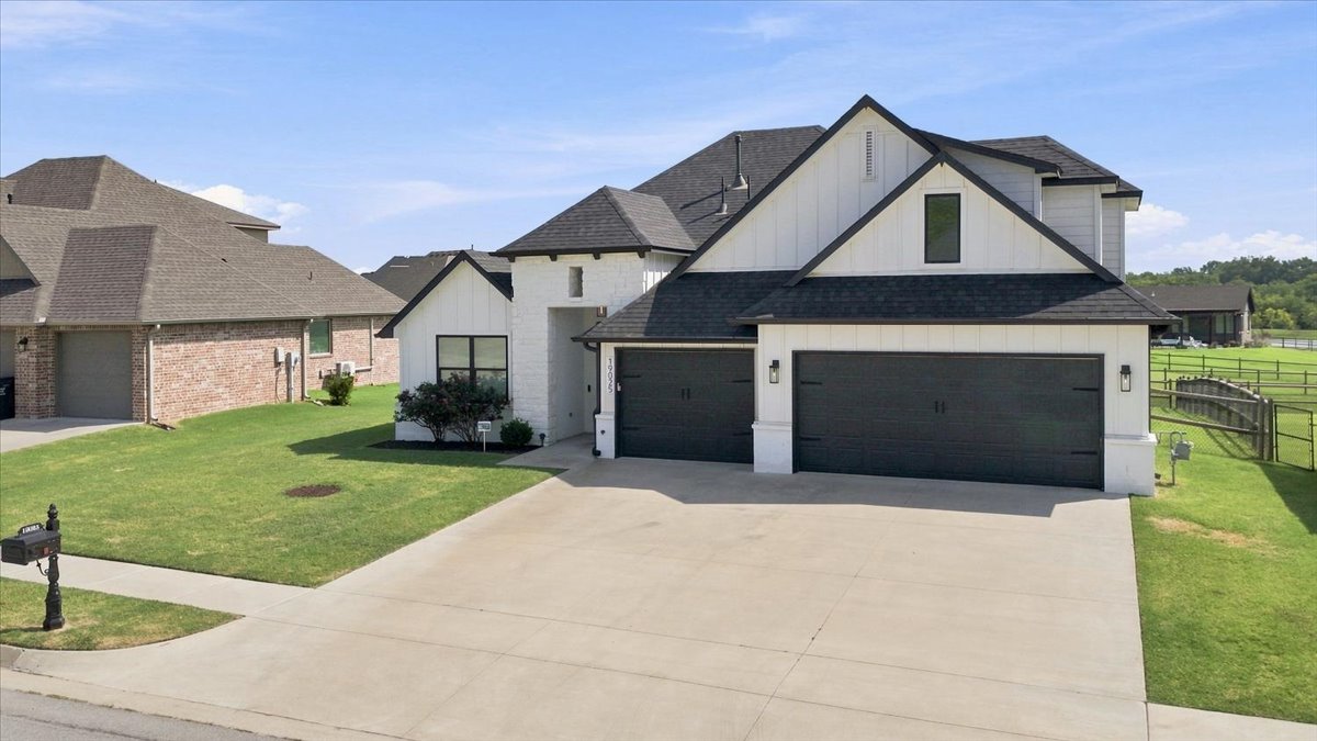 19025 E Ridgeline Road Property Photo 3