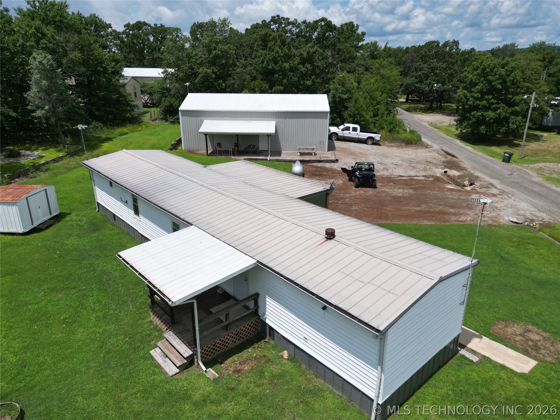 430378 1152 Road Property Photo 2