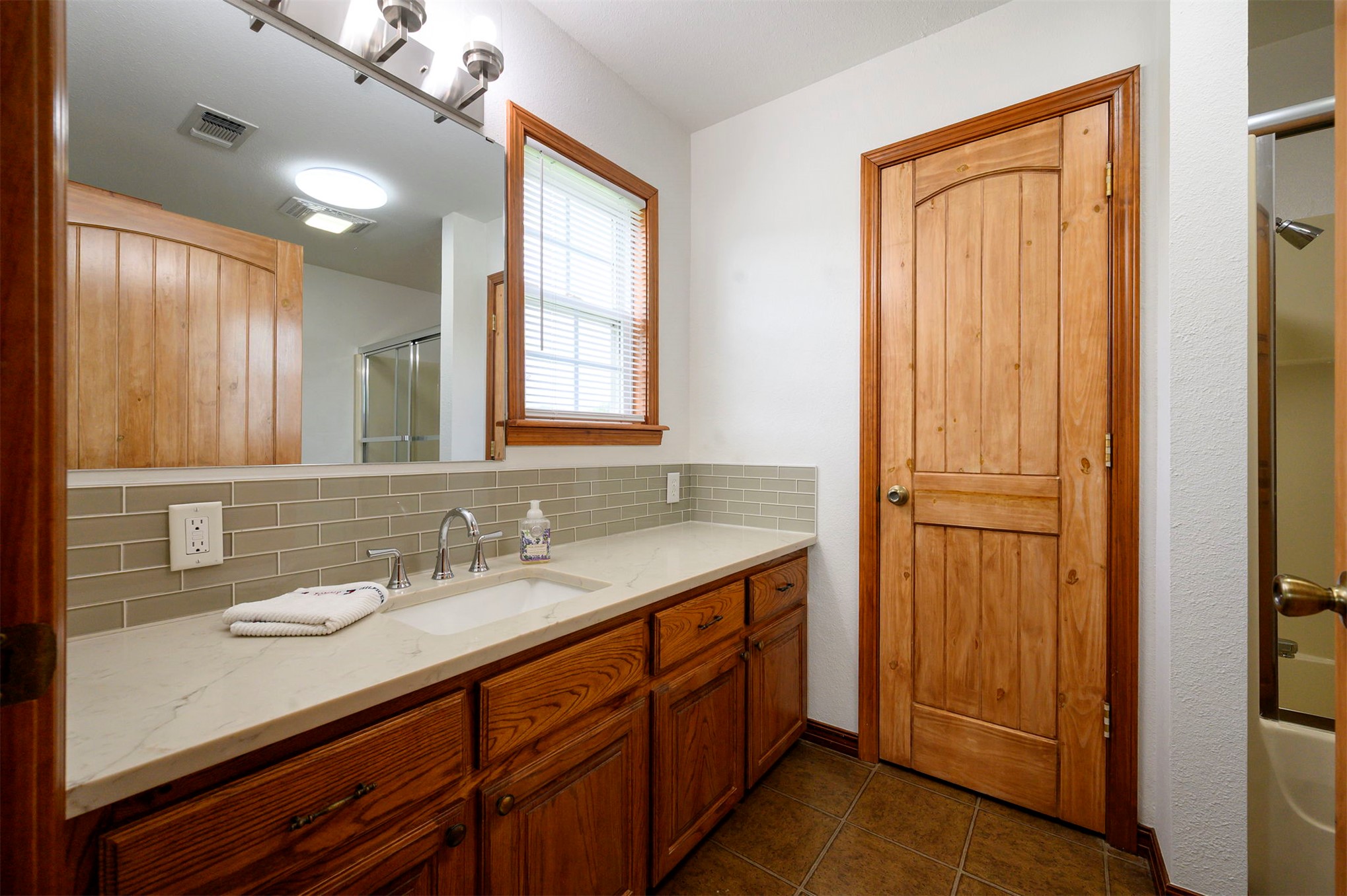 622 N 4700 Property Photo 13