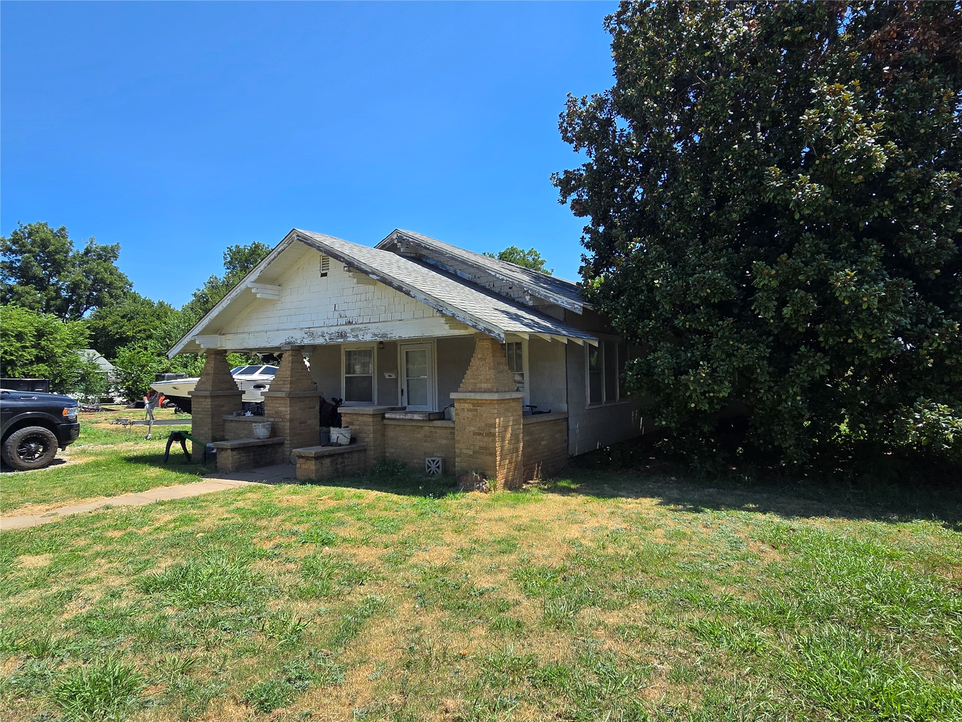 306 2nd Street Property Photo 1