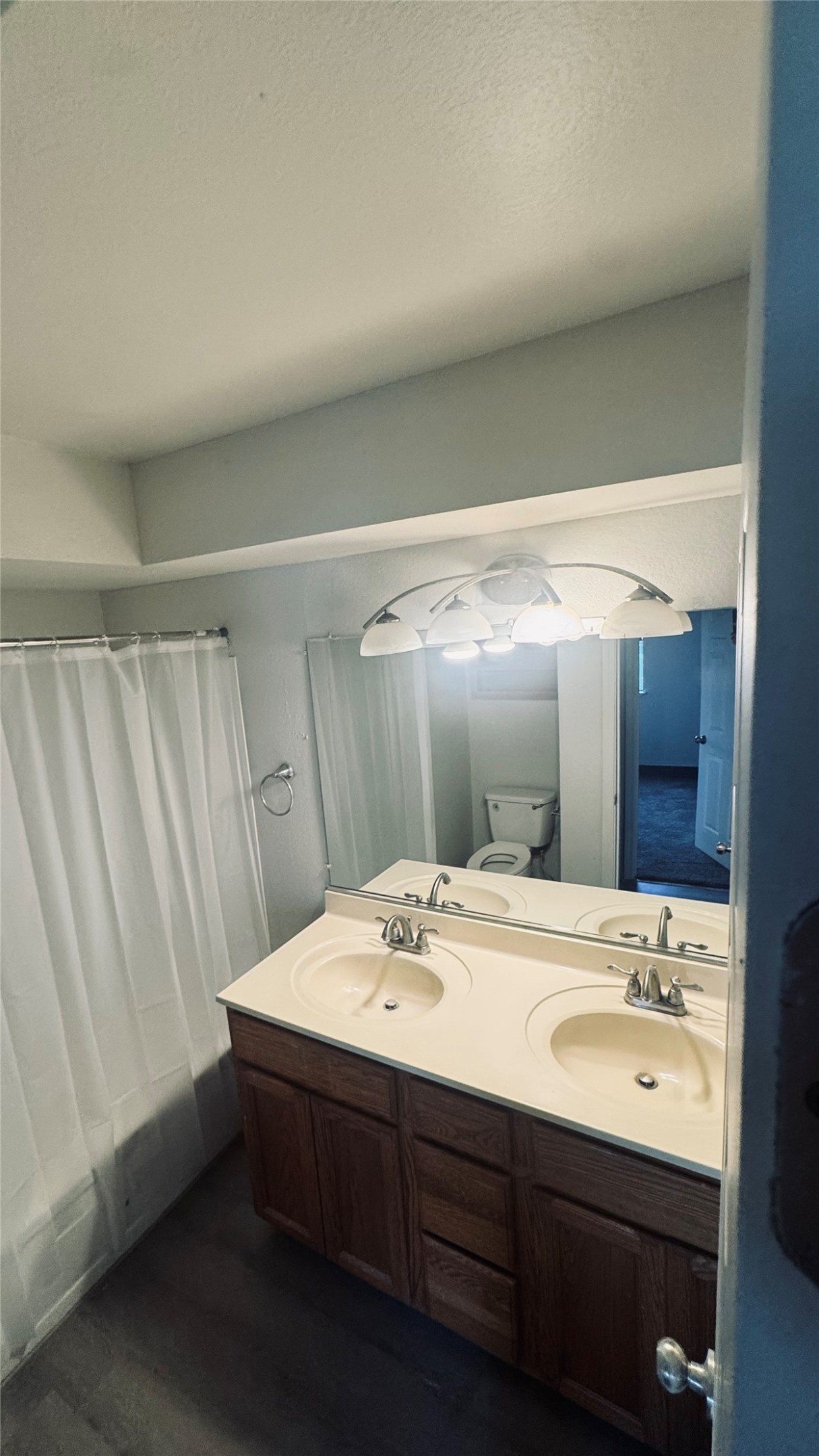 2207 E 66th Place 602 Property Photo 5