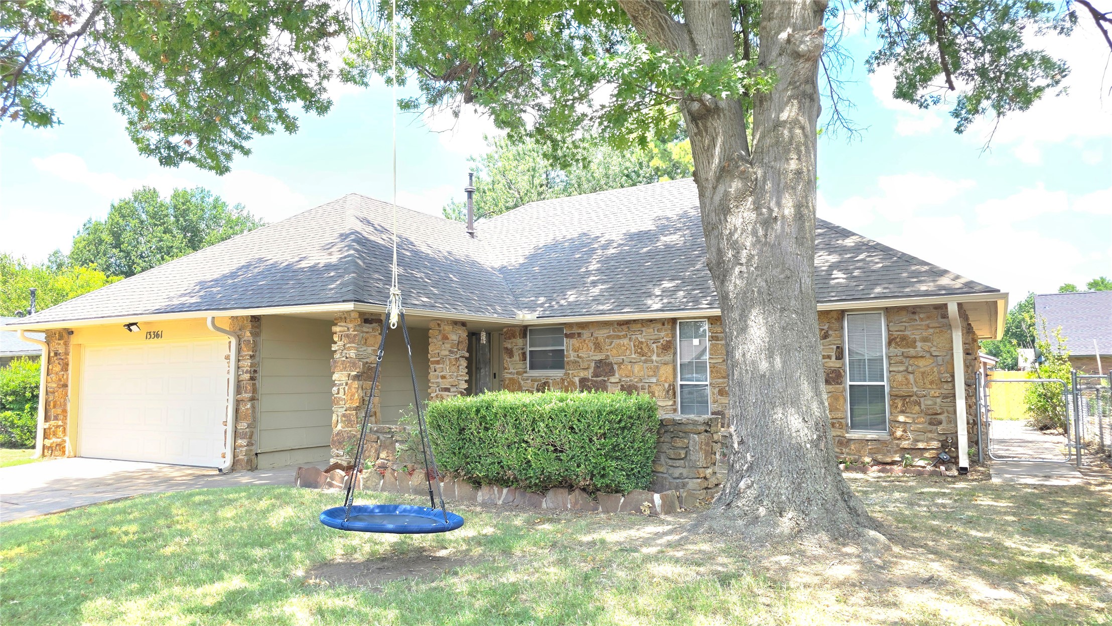 13361 E 32nd Place Property Photo 2
