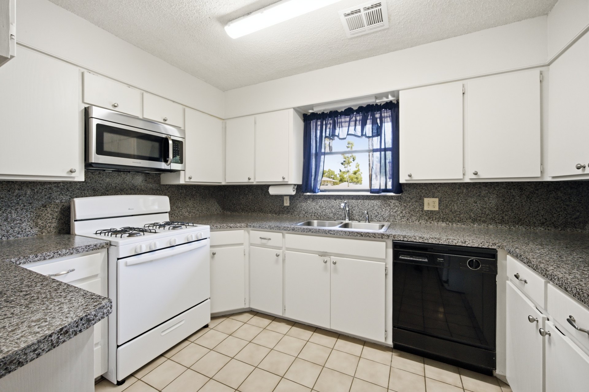 8628 W Voca Property Photo 7