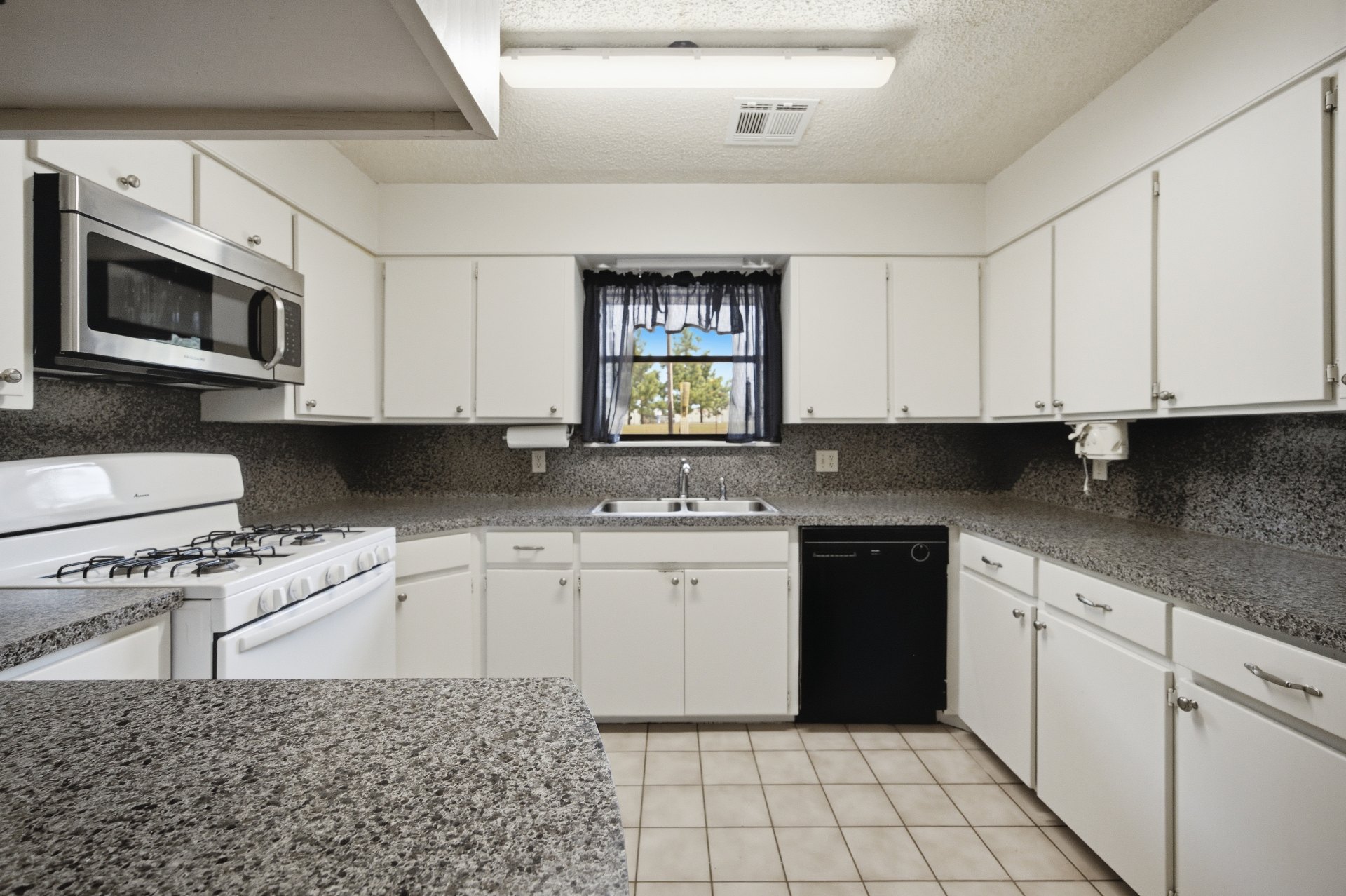 8628 W Voca Property Photo 9