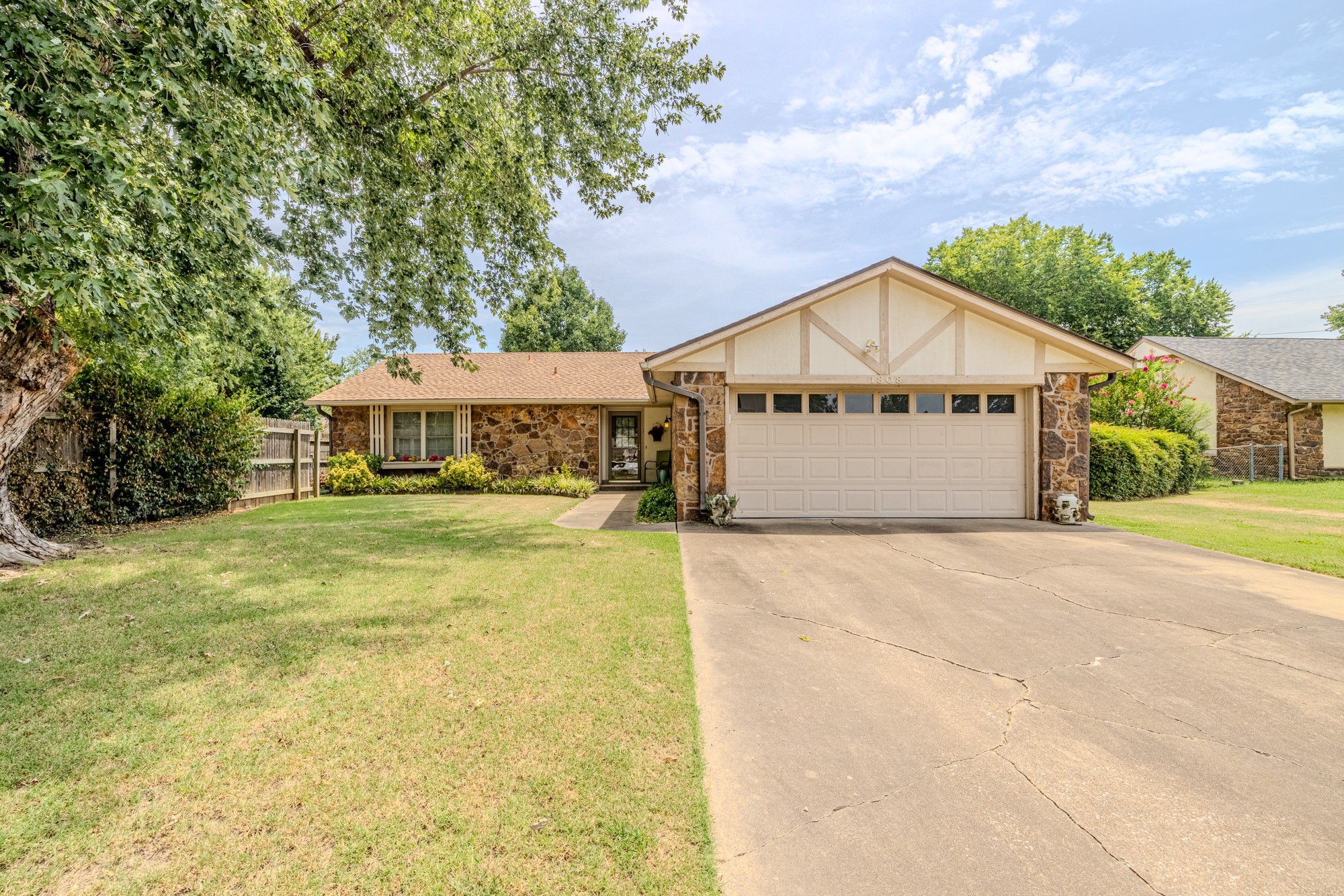 1808 N Chambers Place Property Photo 2