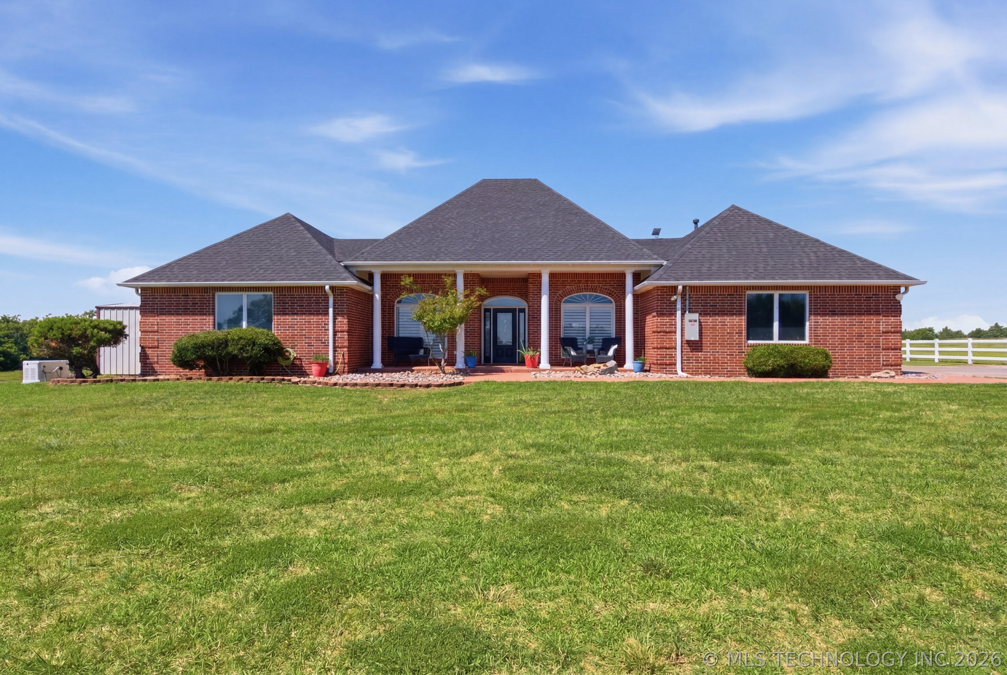 3315 E Ridgewood Drive Property Photo 1
