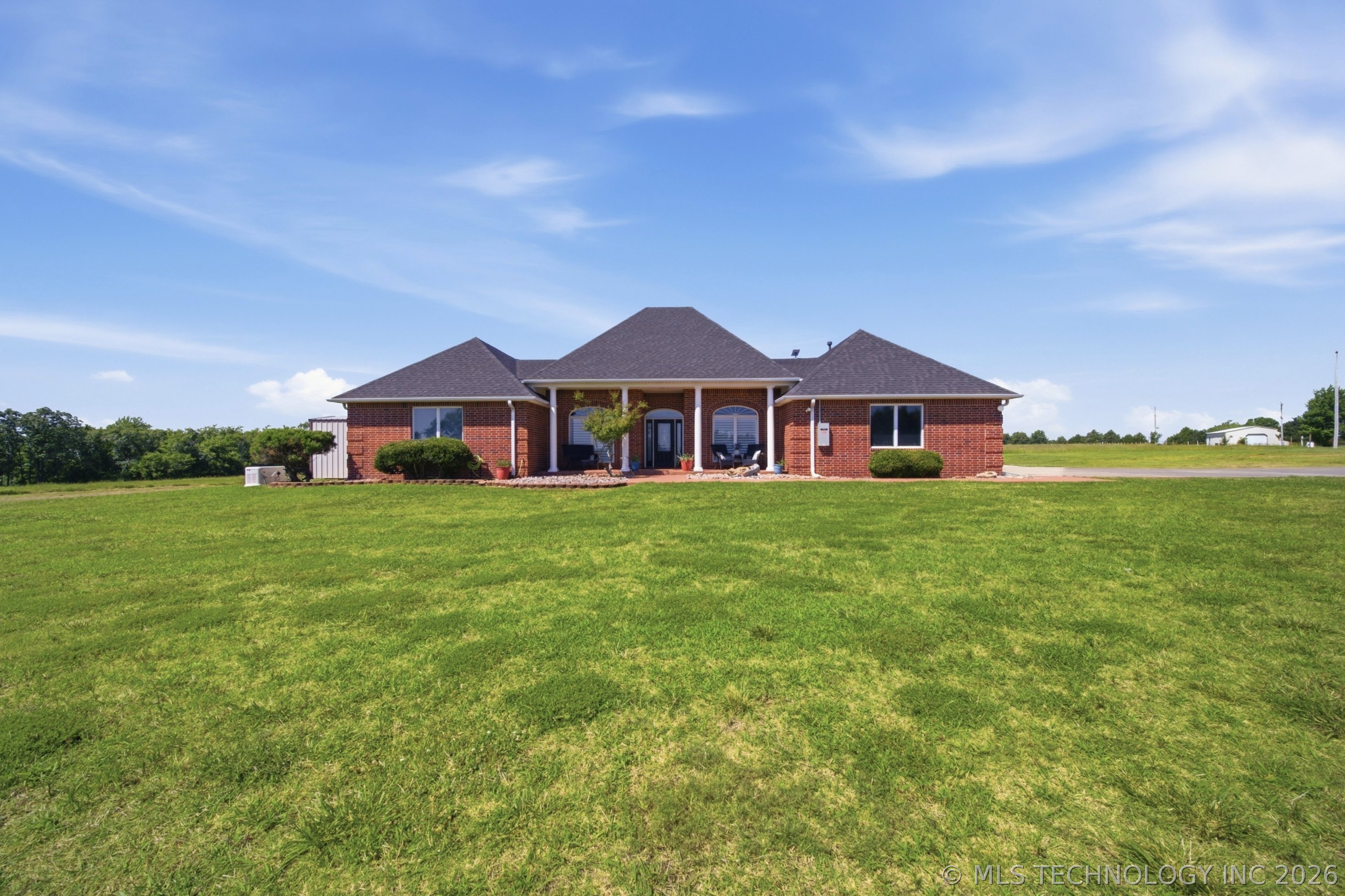 3315 E Ridgewood Drive Property Photo 5