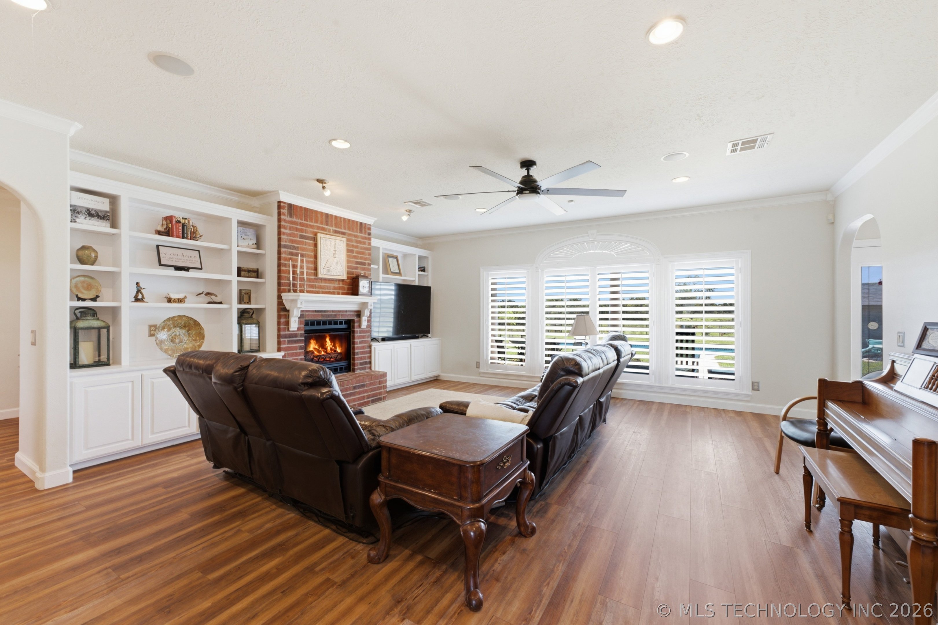 3315 E Ridgewood Drive Property Photo 10